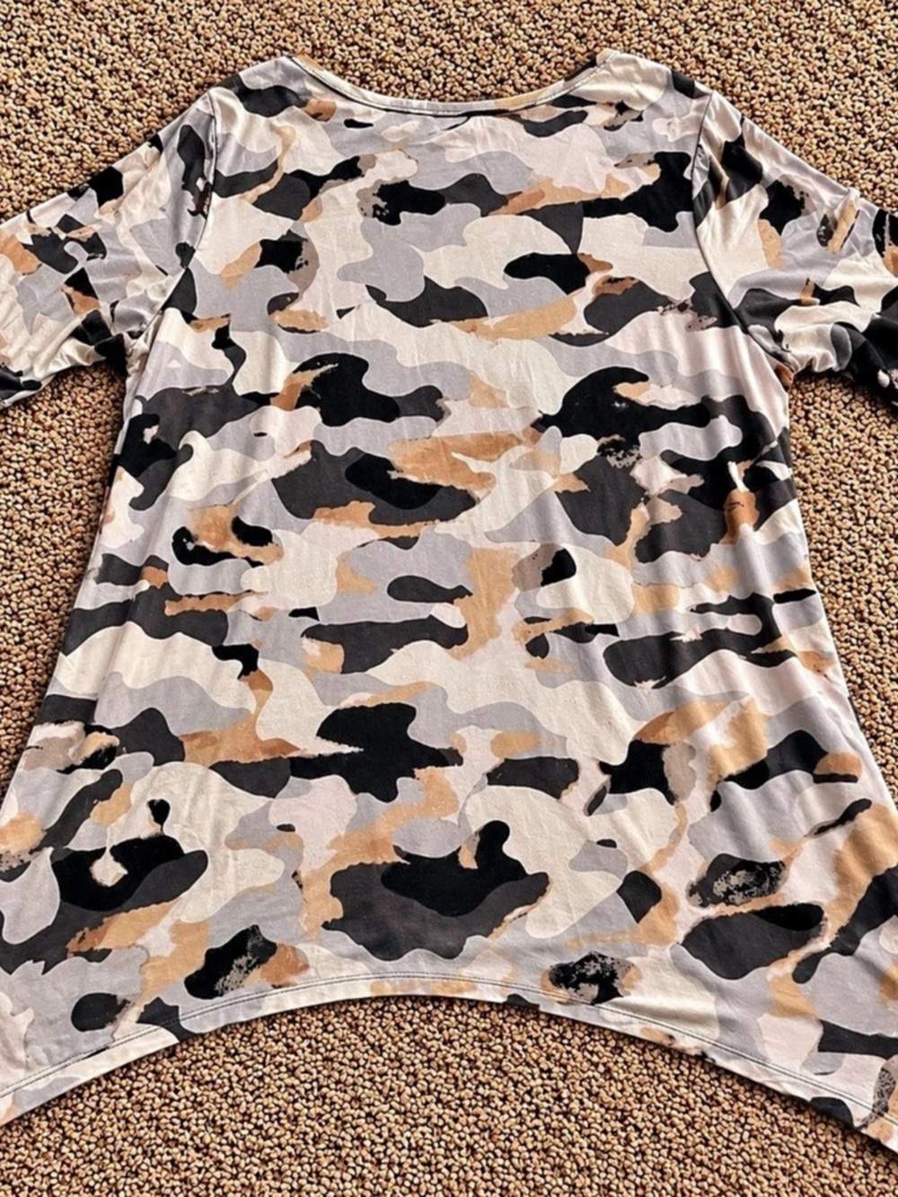 LOGO by Lori Goldstein Women’s XL Camo Short Sleeve Top - Picture 2 of 3